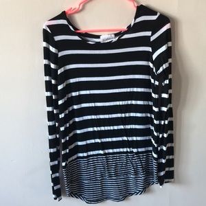 Black and white striped light  long sleeve stop